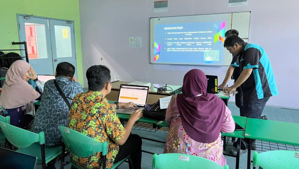 Pra-Pembentangan Projek Tahun Akhir 2 Diploma Tek. Perisian (Multimedia Interaktif)