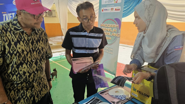 Pameran Pendidikan Program Remaja Cemerlang PPR HICOM