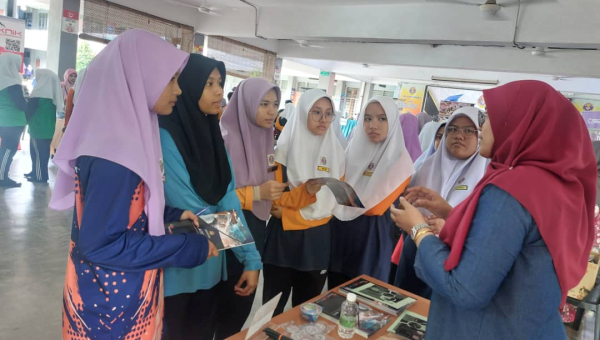  Program Pameran Pendidikan Tinggi dan Informasi Kerjaya