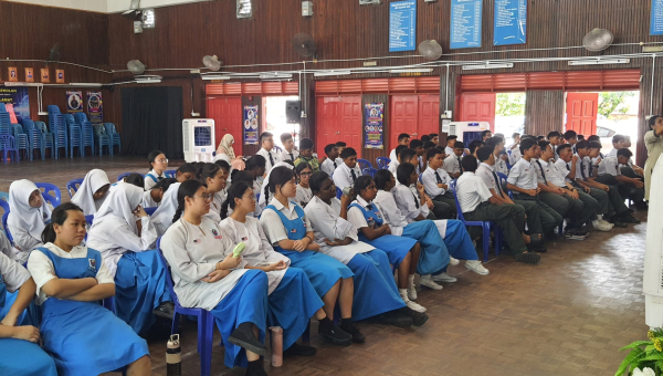 Ceramah motivasi dan laluan ke ILP kepada pelajar SMK Subang Jaya