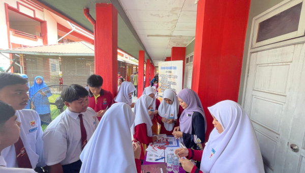 Pameran Pendidikan & Kerjaya di SMK Sungai Manggis & SMK Telok Panglima Garang.