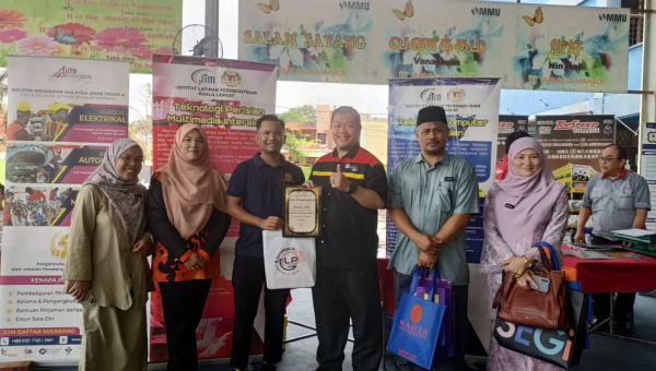 Pameran Sempena Hari Informasi Pendidikan & Kerjaya SMK Raja Mahadi 2025